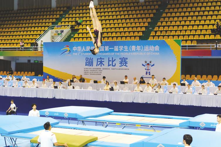 俄罗斯国家蹦床队来广西南宁交流训练_1