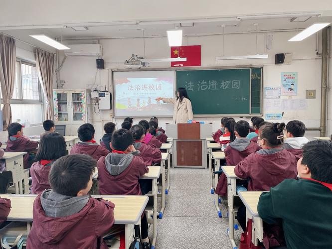 郑州市管城区回民第一小学开展期末复习研讨会